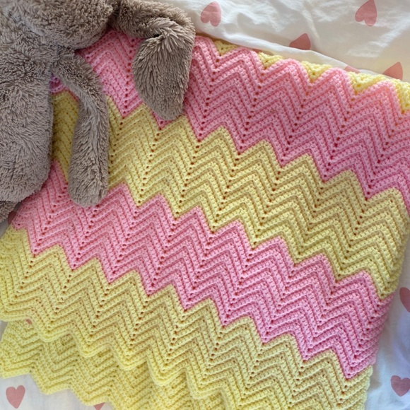 Crochet Baby Blanket Pink & Yellow - Like New Condition - Picture 3 of 6
